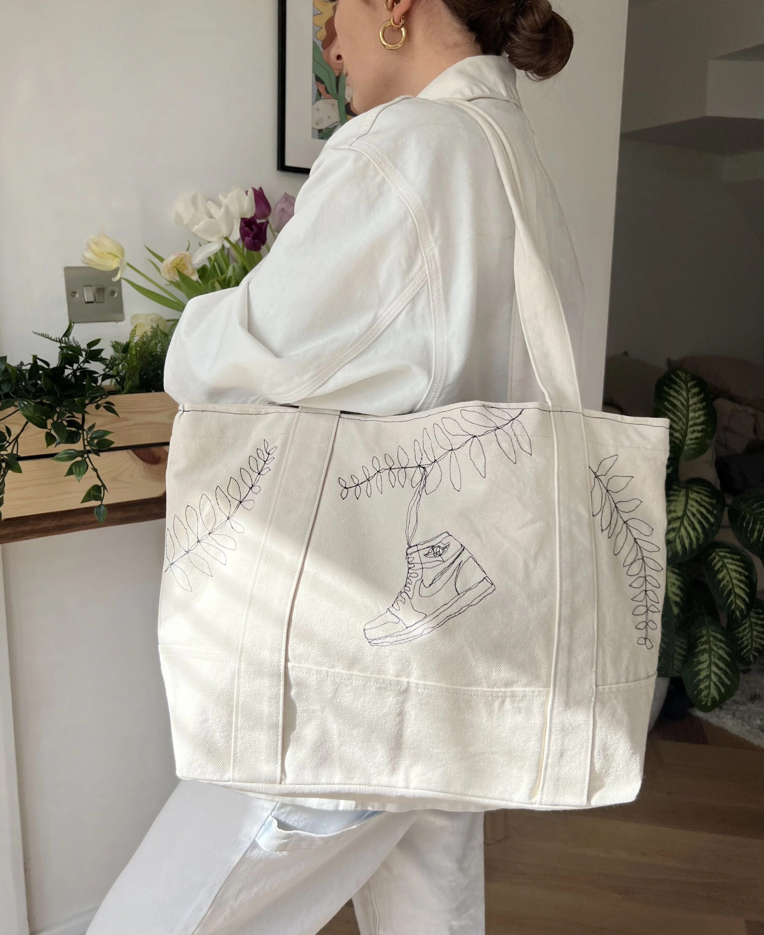 バッグ ARTS&SCIENCE embroidery tote Oversized Embroidered Sneaker Tote Bag in “Black” — Shop